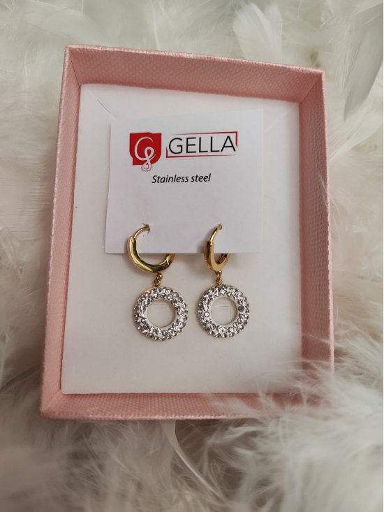 Dámske náušnice okrúhle z chirurgickej ocele, zlaté menšie kruhy so zirkónmi - video vo fotkách Dámske náušnice okrúhle z chirurgickej ocele, zlaté menšie kruhy so zirkónmi - video vo fotkách