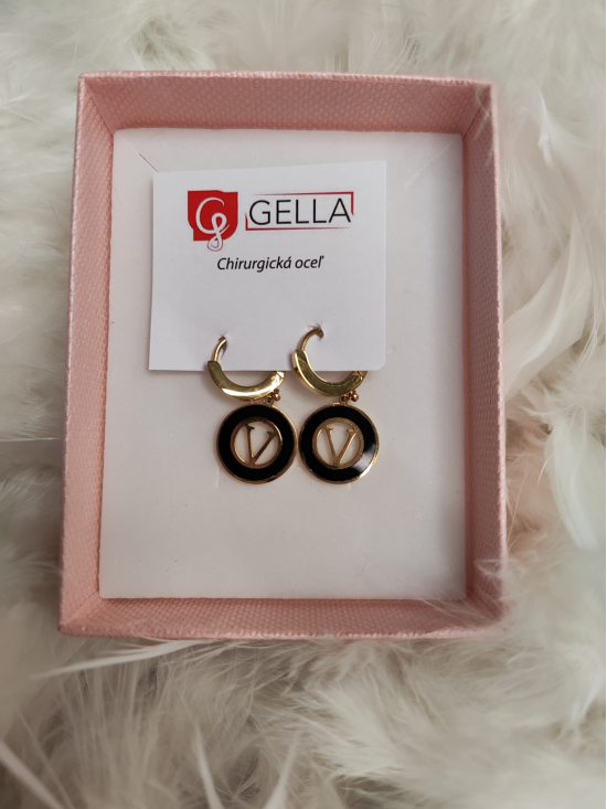 Dámske náušnice okrúhle z chirurgickej ocele zlaté, písmenom V - video vo fotkách Dámske náušnice okrúhle z chirurgickej ocele zlaté, písmenom V - video vo fotkách