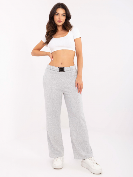 Pohodlné dámske široké nohavice s ozdobným opaskom, šedé Pohodlné dámske široké nohavice s ozdobným opaskom, šedé